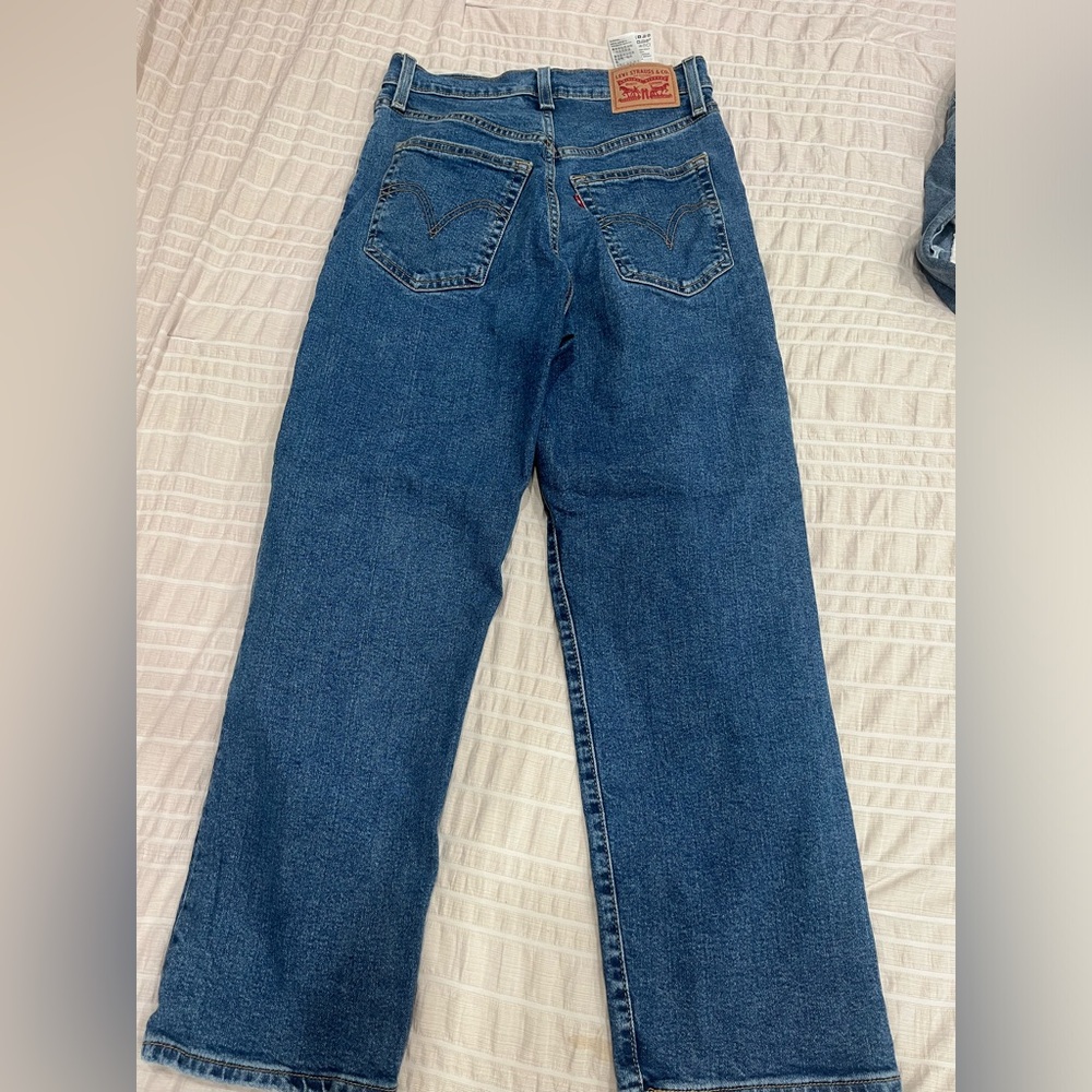 Levi’s rib cage ankle straight size 26. Excellent condition, worn once
